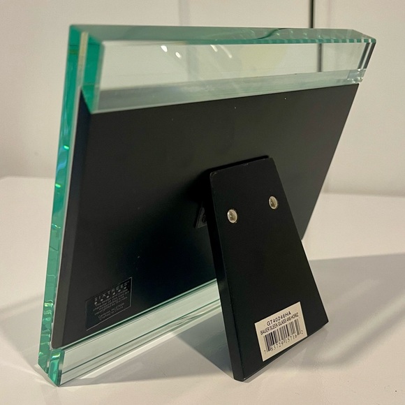 2 Glass Horizontal Pictures Frames (4x6) & (5x7) - Picture 3 of 10